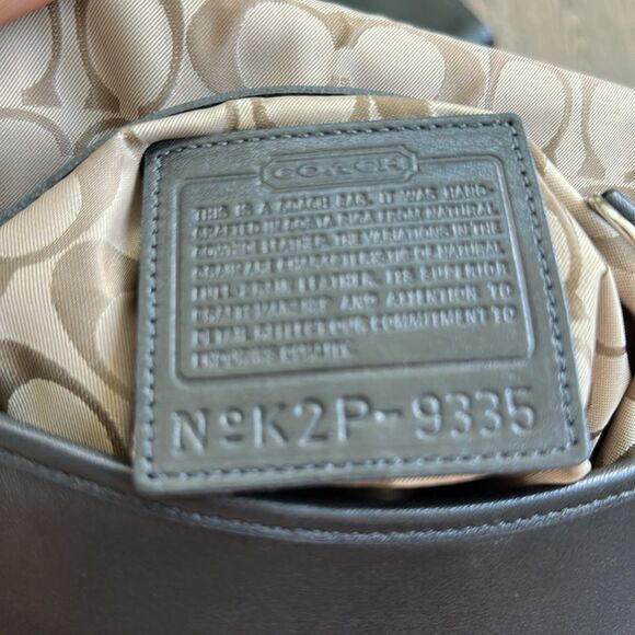 Coach genuine Leather Legacy Studio Flap Bag
Crossbody Shoulder Bag 9335 new - Picture 14 of 14